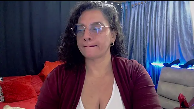 Snapshot of Aleja_Gonzales chatting on July 15, 11:28 am Aleja Gonzales online show from July 15, 11:28 am