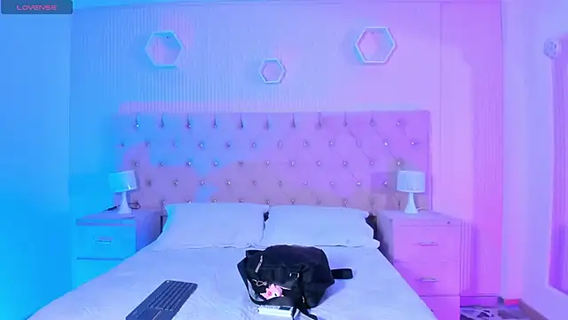 Agathaargent  online show from November 3, 4:17 am