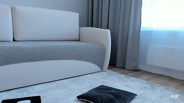 AmelinaLove online show from April 9, 6:30 am