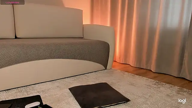 AmelinaLove online show from March 6, 2:39 am