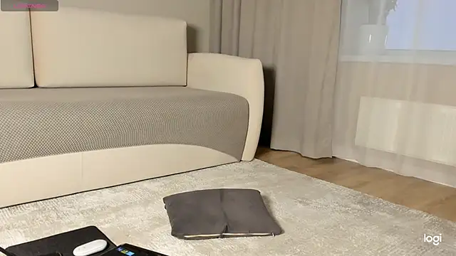 Snapshot of AmelinaLove chatting on November 17, 1:42 am AmelinaLove online show from November 17, 1:42 am