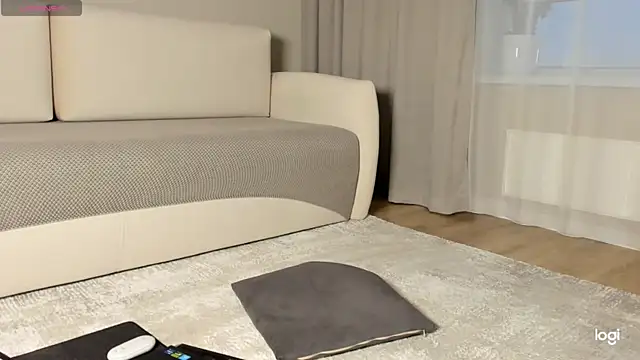 Snapshot of AmelinaLove chatting on December 1, 2:01 am AmelinaLove online show from December 1, 2:01 am