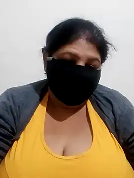 Snapshot of Shoni__ chatting on December 4, 5:49 pm Shoni online show from December 4, 5:49 pm