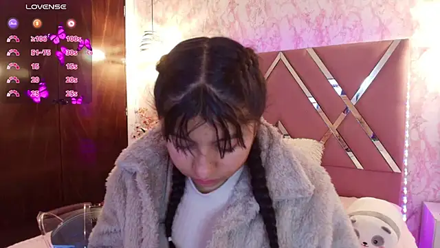 Snapshot of Miaa_Smiith1 chatting on March 5, 12:11 pm Miaa Smiith1 online show from March 5, 12:11 pm