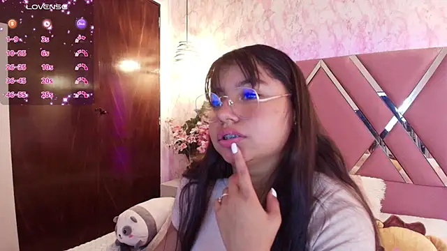 Snapshot of Miaa_Smiith1 chatting on March 18, 3:22 pm Miaa Smiith1 online show from March 18, 3:22 pm