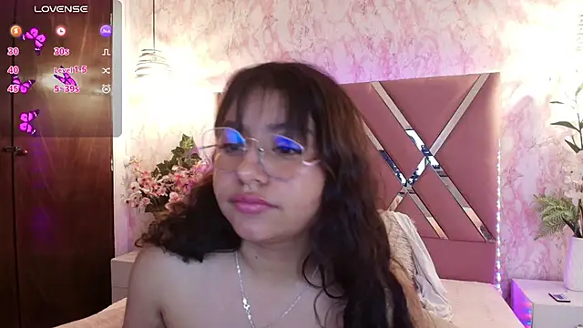 Snapshot of Miaa_Smiith1 chatting on March 6, 6:37 pm Miaa Smiith1 online show from March 6, 6:37 pm