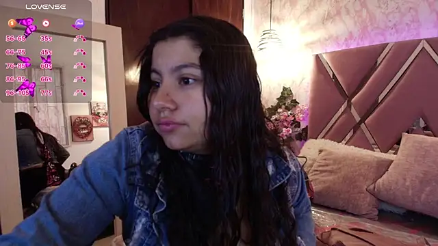 Snapshot of Miaa_Smiith1 chatting on March 15, 12:13 pm Miaa Smiith1 online show from March 15, 12:13 pm