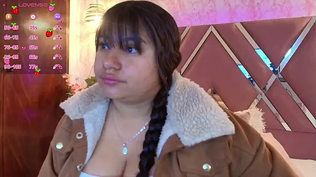 Snapshot of Miaa_Smiith1 chatting on February 4, 12:11 pm Miaa Smiith1 online show from February 4, 12:11 pm