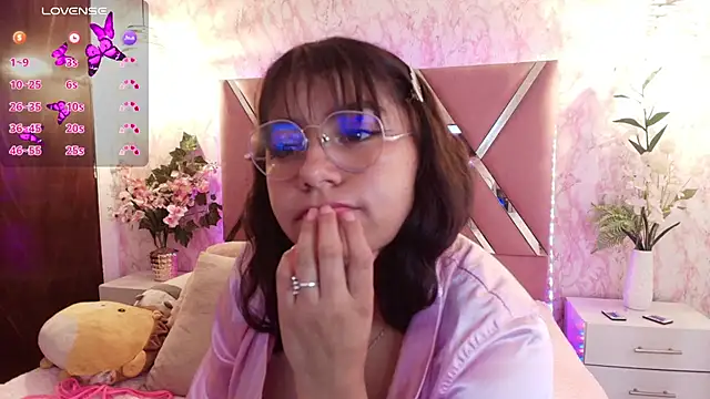 Snapshot of Miaa_Smiith1 chatting on March 7, 3:18 pm Miaa Smiith1 online show from March 7, 3:18 pm