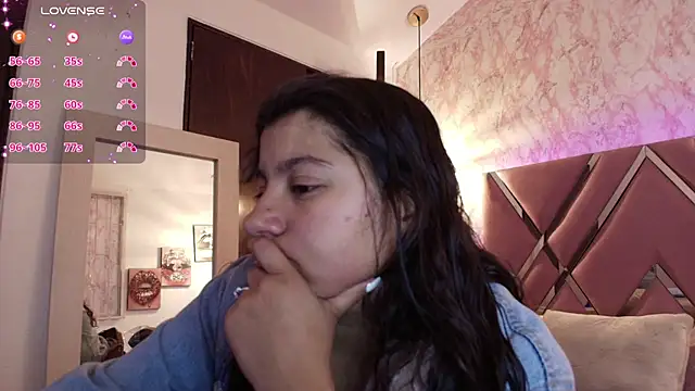 Snapshot of Miaa_Smiith1 chatting on March 21, 12:17 pm Miaa Smiith1 online show from March 21, 12:17 pm