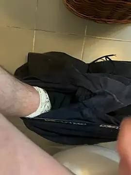 Snapshot of LucaDonna998 chatting on December 17, 5:47 pm LucaDonna998 online show from December 17, 5:47 pm