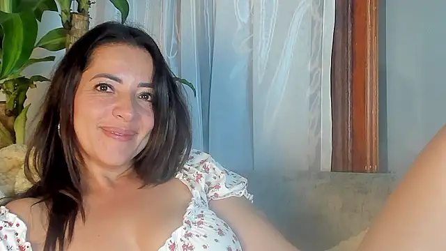 Snapshot of Capriijonesxxx chatting on December 7, 12:46 am Capriijonesxxx online show from December 7, 12:46 am