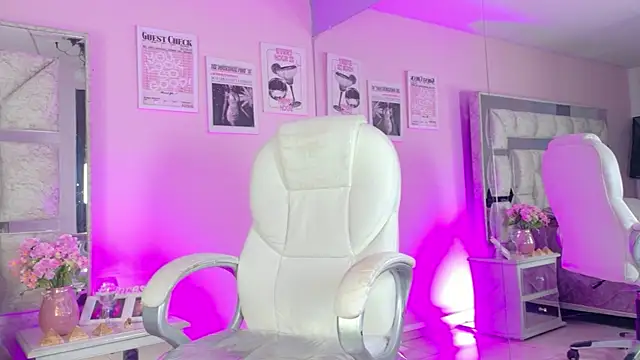 Sara Greey online show from June 25, 2:11 pm
