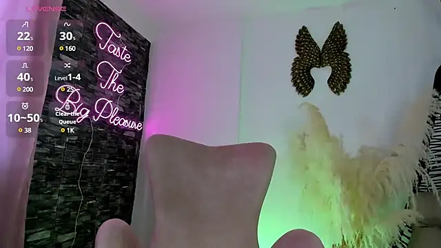 Snapshot of Skarlet219 chatting on February 17, 3:22 pm Skarlet219 online show from February 17, 3:22 pm