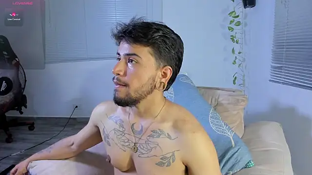 ftmphilip  online show from April 30, 11:31 pm