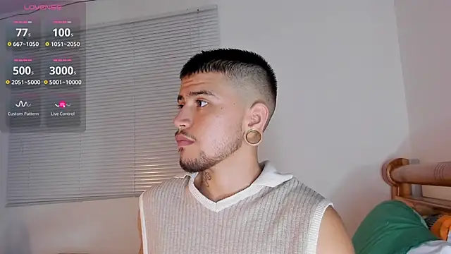 Snapshot of ftmphilip_ chatting on November 23, 12:53 am ftmphilip online show from November 23, 12:53 am