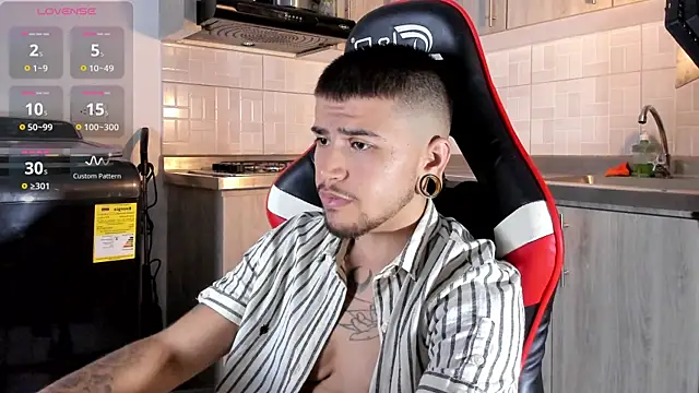 Snapshot of ftmphilip_ chatting on November 20, 11:14 pm ftmphilip online show from November 20, 11:14 pm