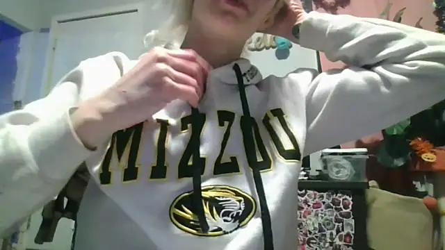 watermellonpussy online show from February 24, 5:52 am