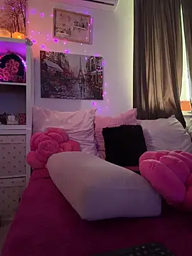 EvelynFrances online show from November 20, 9:43 am