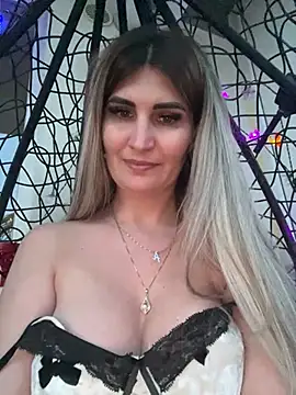 Snapshot of EvelynFrances chatting on March 12, 4:35 pm EvelynFrances online show from March 12, 4:35 pm
