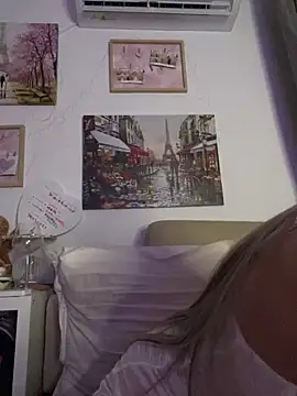 Snapshot of EvelynFrances chatting on February 15, 6:44 pm EvelynFrances online show from February 15, 6:44 pm