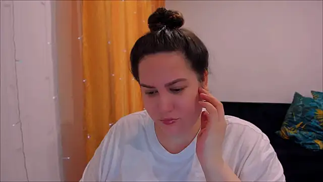 Snapshot of _madalexa_ chatting on February 2, 6:36 am  madalexa  online show from February 2, 6:36 am