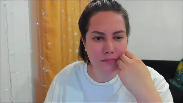 Snapshot of _madalexa_ chatting on May 4, 8:33 pm madalexa online show from May 4, 8:33 pm