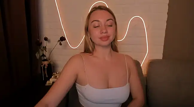 DanielaWisse online show from December 7, 8:55 pm