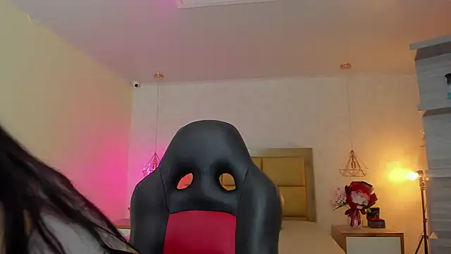 LARSONMIA online show from February 19, 12:13 pm