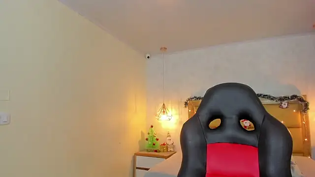 LARSONMIA online show from December 20, 12:30 pm