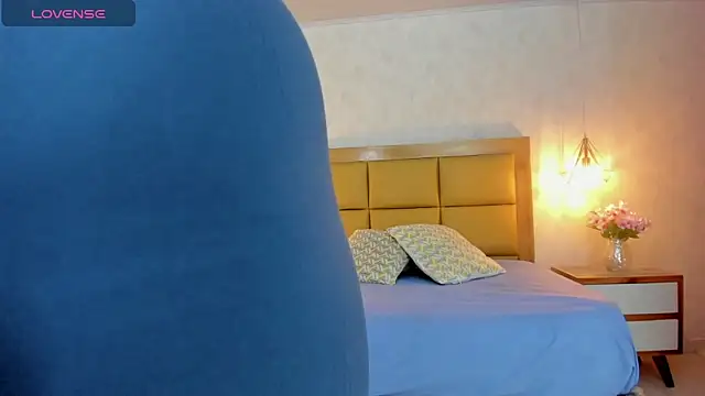 LARSONMIA online show from October 31, 12:46 pm