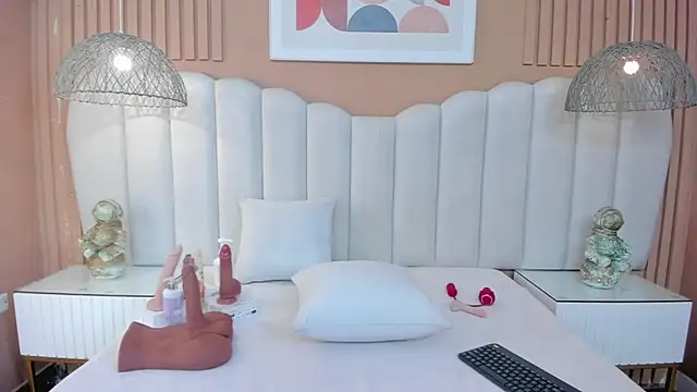 Sara Vanegas online show from December 19, 11:45 am