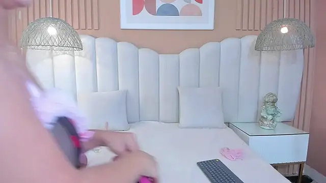 Sara Vanegas online show from March 31, 11:12 am