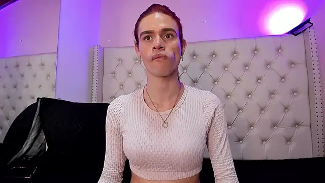 Snapshot of BritannySmith19 chatting on December 18, 4:33 pm BritannySmith19 online show from December 18, 4:33 pm