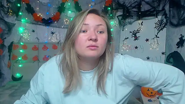 Snapshot of SallyVerda chatting on October 26, 6:19 pm SallyVerda online show from October 26, 6:19 pm