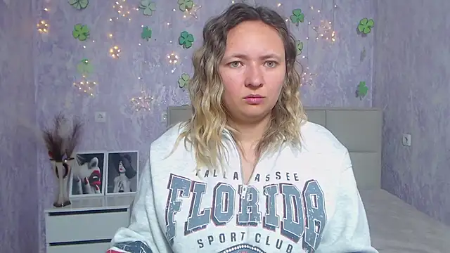 Snapshot of SallyVerda chatting on March 17, 6:42 pm SallyVerda online show from March 17, 6:42 pm