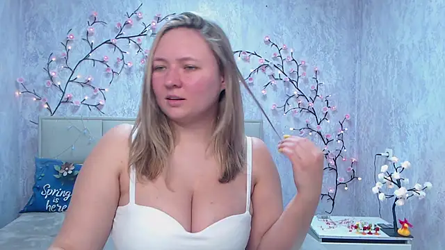 Snapshot of SallyVerda chatting on May 11, 6:05 pm SallyVerda online show from May 11, 6:05 pm
