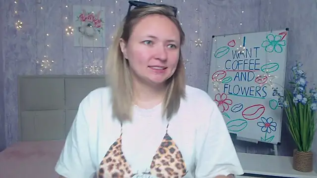 Snapshot of SallyVerda chatting on September 13, 5:02 pm SallyVerda online show from September 13, 5:02 pm