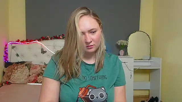 Snapshot of SallyVerda chatting on May 2, 6:02 pm SallyVerda online show from May 2, 6:02 pm