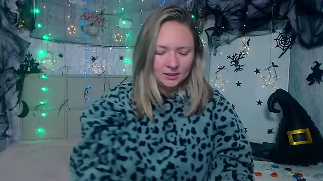 Snapshot of SallyVerda chatting on October 15, 5:21 pm SallyVerda online show from October 15, 5:21 pm