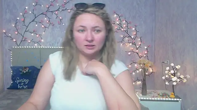 Snapshot of SallyVerda chatting on May 4, 6:22 pm SallyVerda online show from May 4, 6:22 pm