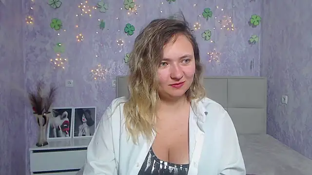 Snapshot of SallyVerda chatting on March 18, 4:18 am SallyVerda online show from March 18, 4:18 am