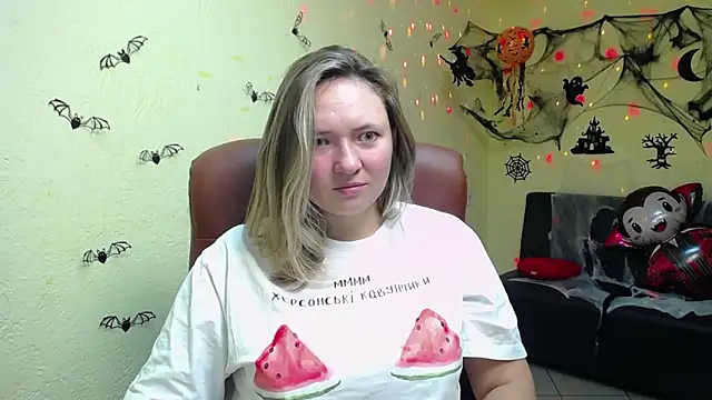 Snapshot of SallyVerda chatting on November 3, 6:33 pm SallyVerda online show from November 3, 6:33 pm