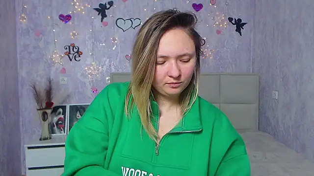 Snapshot of SallyVerda chatting on February 24, 9:52 pm SallyVerda online show from February 24, 9:52 pm