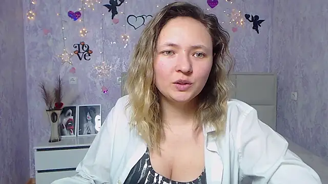 Snapshot of SallyVerda chatting on February 27, 1:41 am SallyVerda online show from February 27, 1:41 am