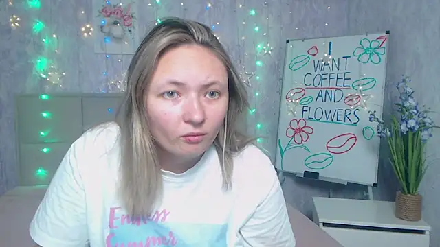 Snapshot of SallyVerda chatting on September 11, 5:13 pm SallyVerda online show from September 11, 5:13 pm