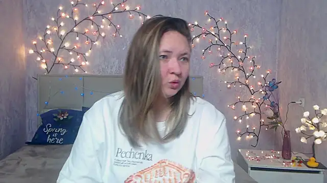 Snapshot of SallyVerda chatting on April 19, 5:41 am SallyVerda online show from April 19, 5:41 am