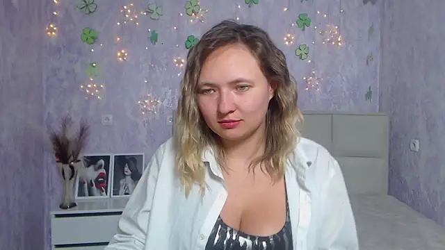 Snapshot of SallyVerda chatting on March 18, 12:51 am SallyVerda online show from March 18, 12:51 am