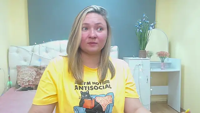Snapshot of SallyVerda chatting on May 14, 6:38 pm SallyVerda online show from May 14, 6:38 pm