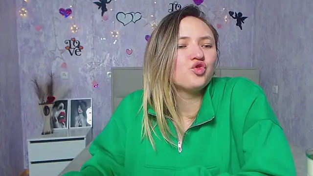 Snapshot of SallyVerda chatting on February 25, 9:48 pm SallyVerda online show from February 25, 9:48 pm